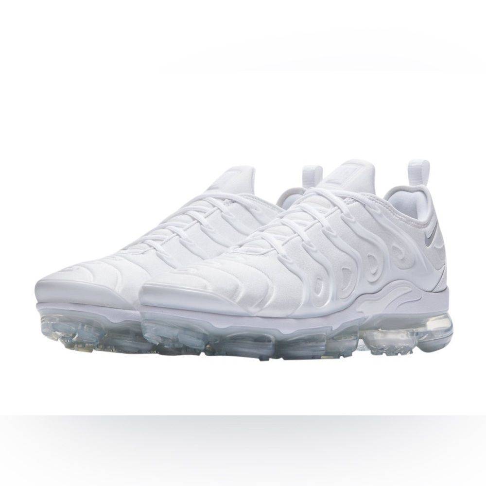 Air vapor max plus triple white